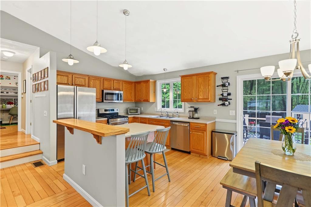 Single Family Residence at 84 Red Maple Terrace, North Kingstown, photo 11 of 40