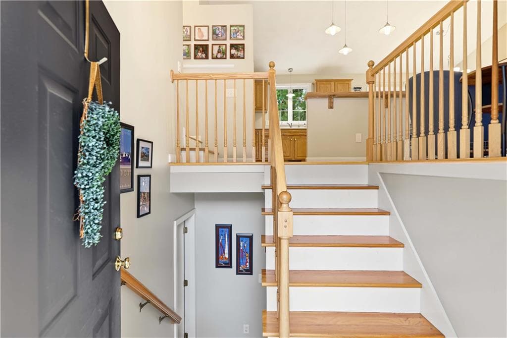 Single Family Residence at 84 Red Maple Terrace, North Kingstown, photo 4 of 40