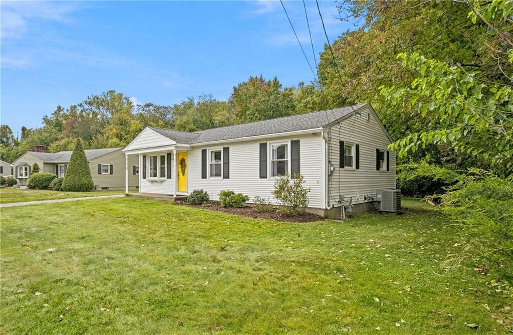 Single Family Residence at 248 Knollwood Drive, Woonsocket, photo 2 of 30