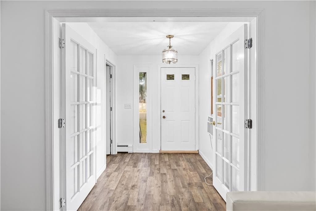 Single Family Residence at 565 Sandy Lane, Warwick, photo 6 of 29