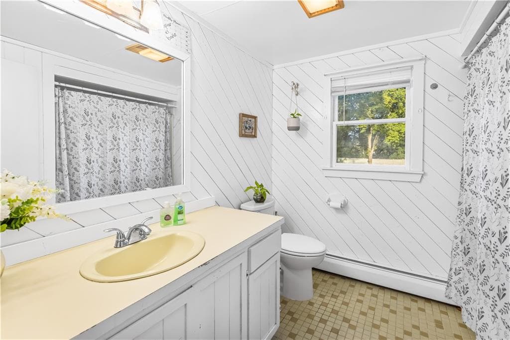 Single Family Residence at 565 Sandy Lane, Warwick, photo 17 of 29