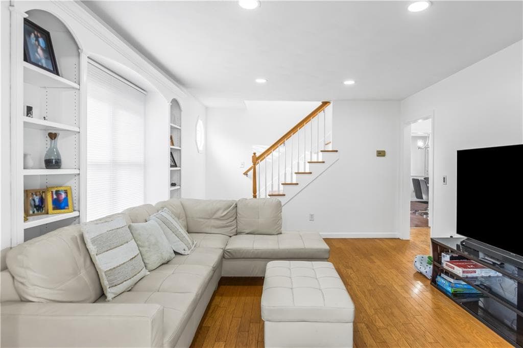 Single Family Residence at 565 Sandy Lane, Warwick, photo 5 of 29