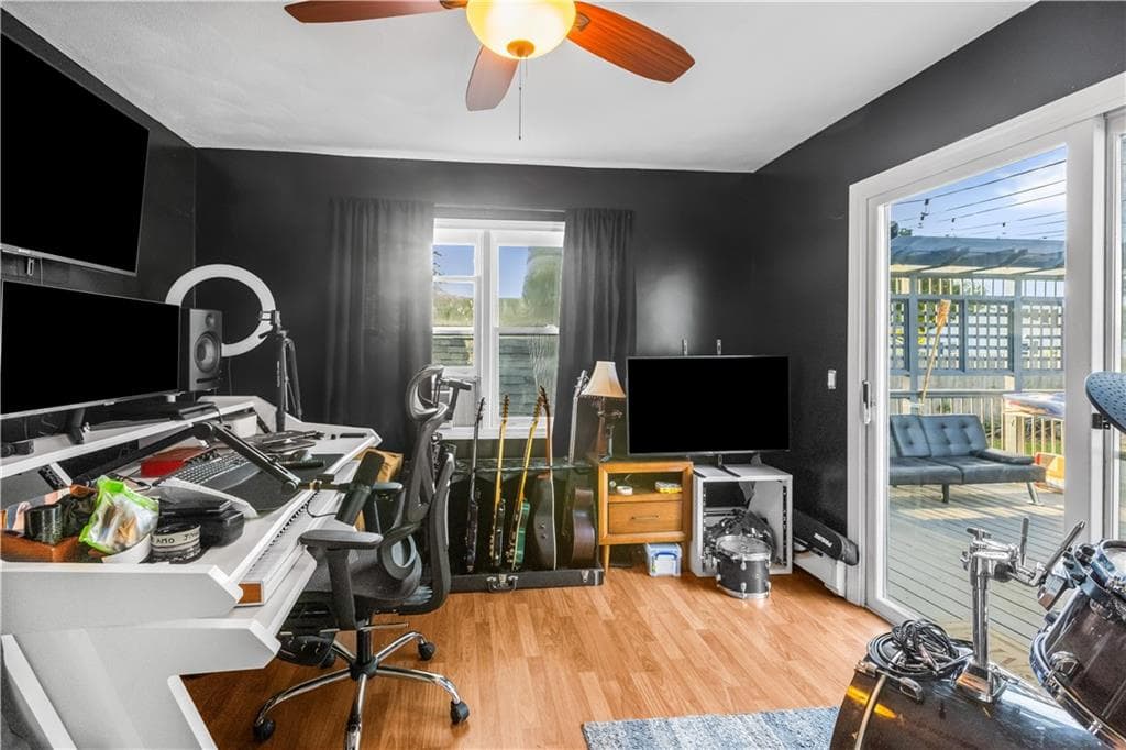 Single Family Residence at 565 Sandy Lane, Warwick, photo 14 of 29