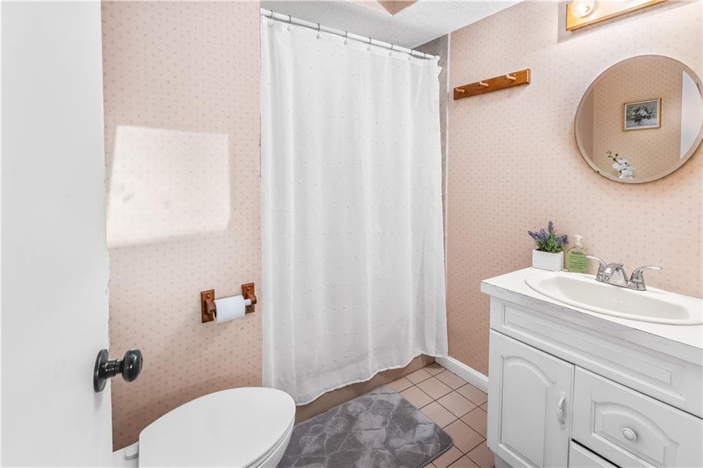 Single Family Residence at 565 Sandy Lane, Warwick, photo 19 of 29