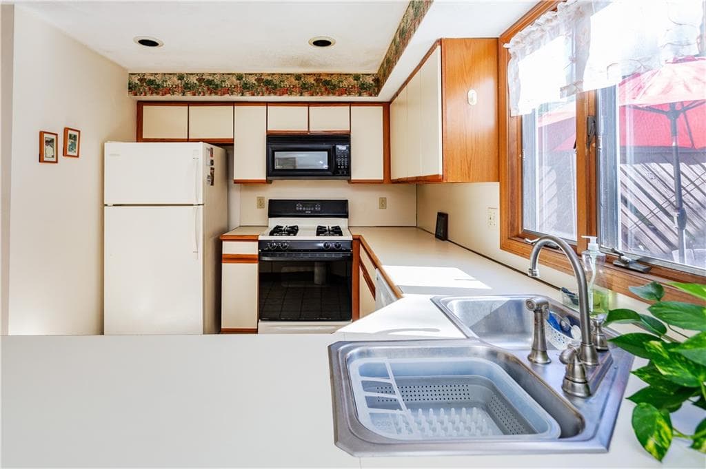 Condominium at 75 Glen Drive UNIT 1D, West Warwick, photo 12 of 49