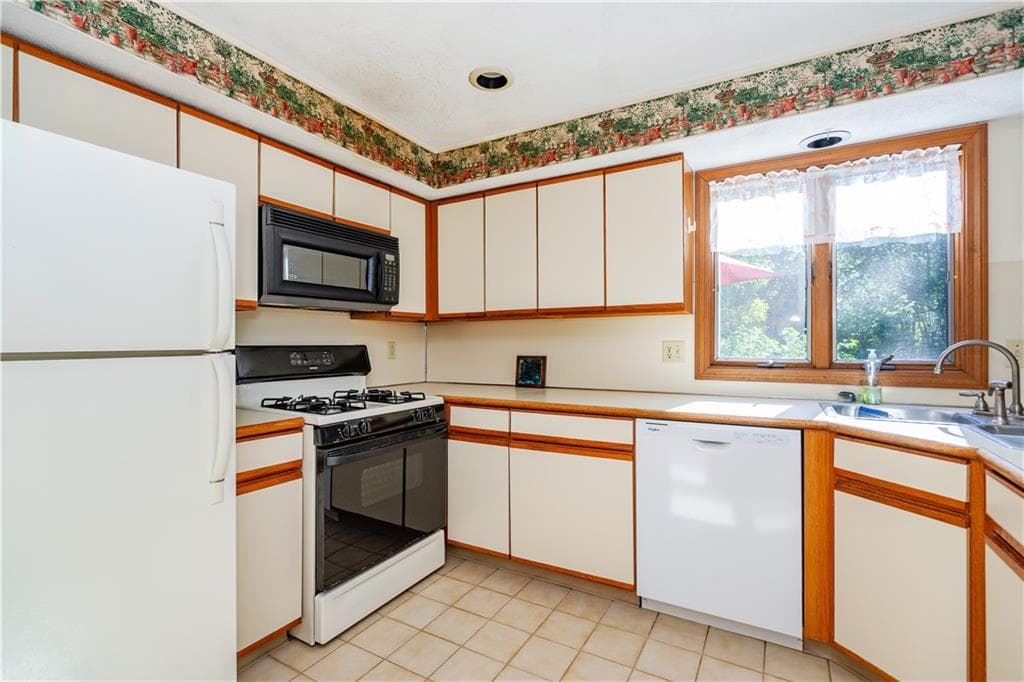 Condominium at 75 Glen Drive UNIT 1D, West Warwick, photo 14 of 49