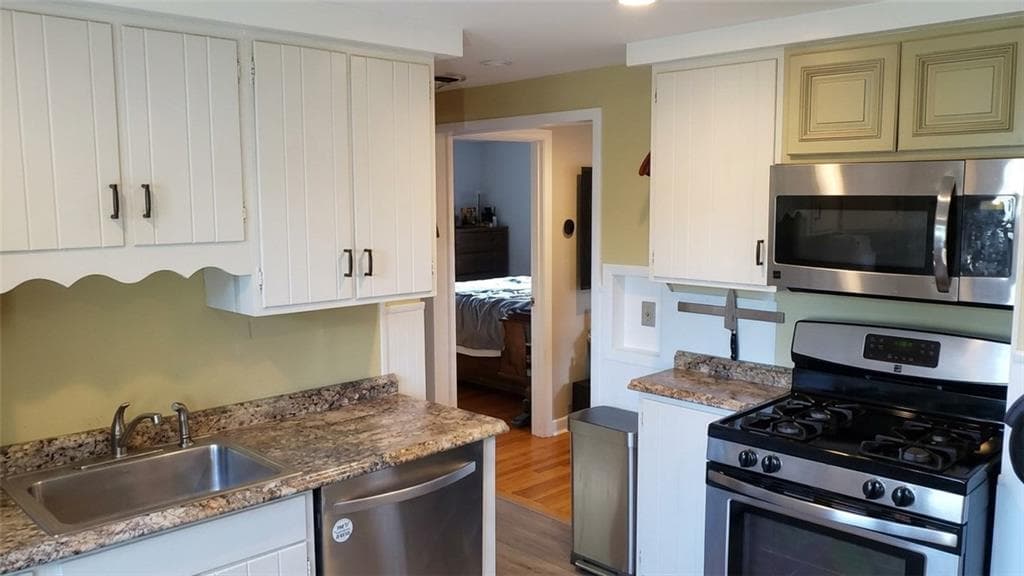 Single Family Residence at 34 Union Avenue, Warwick, photo 5 of 14