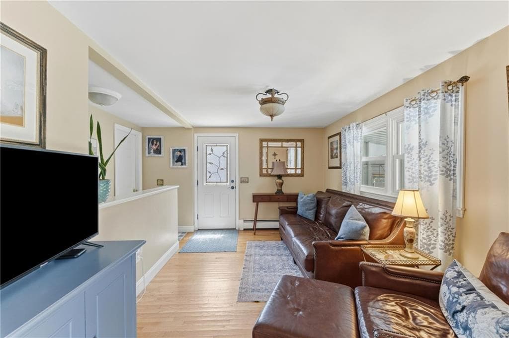 Single Family Residence at 6 Setian Circle, Johnston, photo 7 of 28