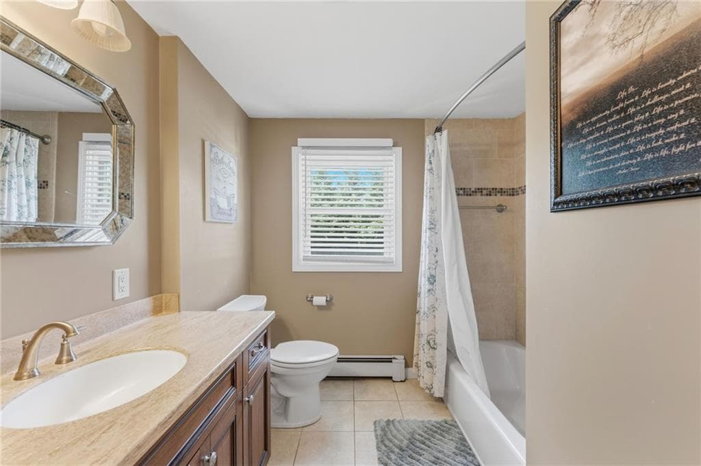 Single Family Residence at 6 Setian Circle, Johnston, photo 15 of 28