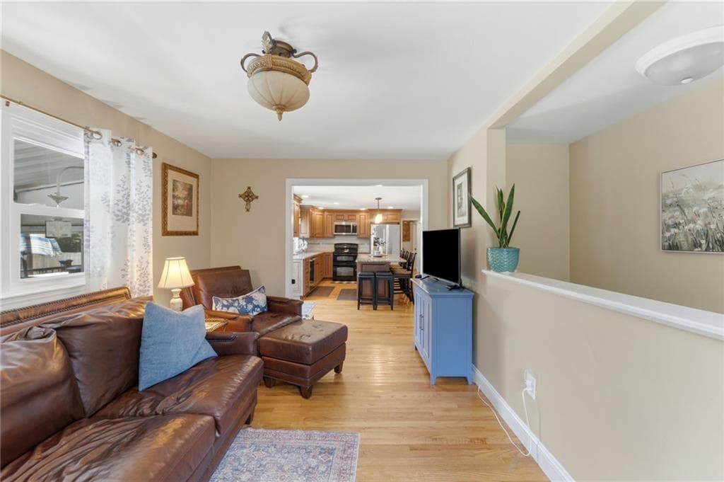 Single Family Residence at 6 Setian Circle, Johnston, photo 8 of 28