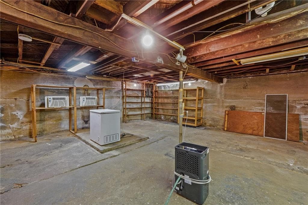 Single Family Residence at 64 Crest Avenue, Warwick, photo 23 of 29
