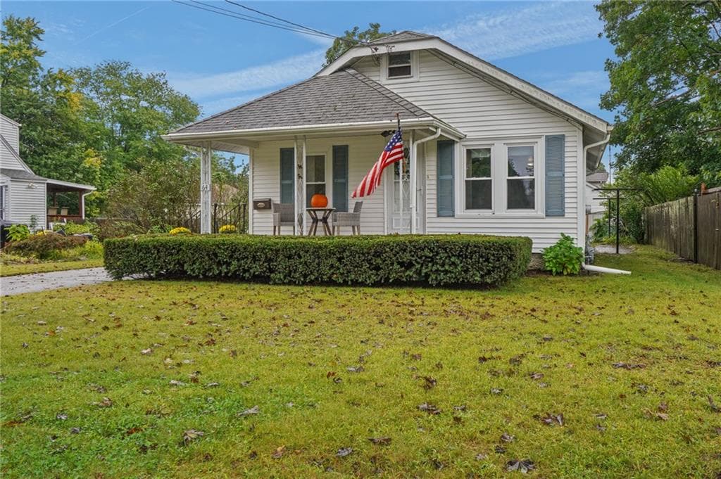 Single Family Residence at 64 Crest Avenue, Warwick, photo 2 of 29