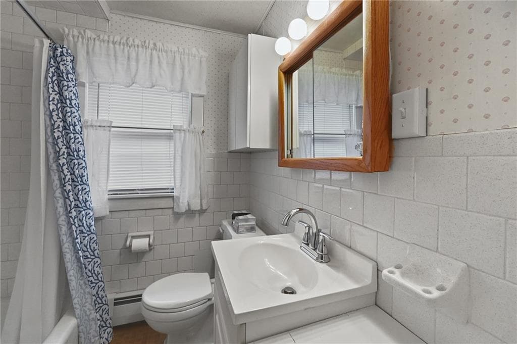 Single Family Residence at 64 Crest Avenue, Warwick, photo 22 of 29