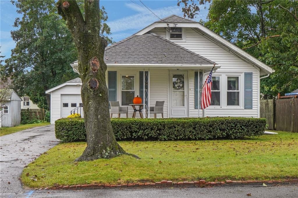 Single Family Residence at 64 Crest Avenue, Warwick, photo 3 of 29