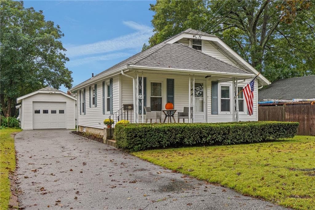 Single Family Residence at 64 Crest Avenue, Warwick, photo 5 of 29