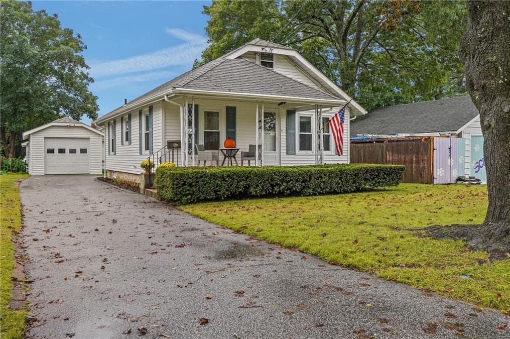 Single Family Residence at 64 Crest Avenue, Warwick, photo 4 of 29