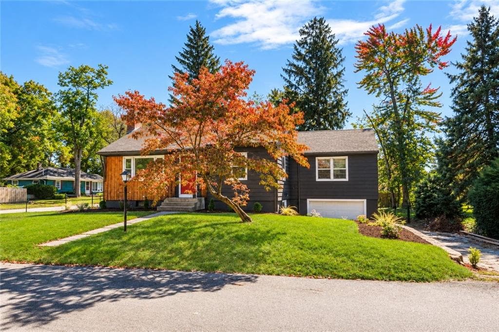 Single Family Residence at 330 Manolla Avenue, Warwick, photo 2 of 32