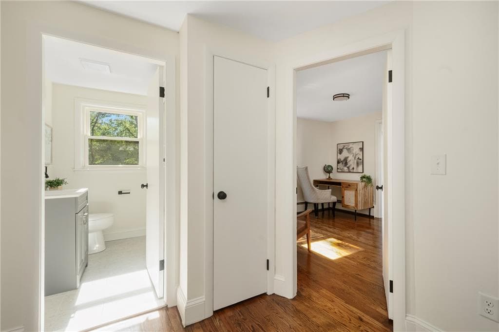 Single Family Residence at 330 Manolla Avenue, Warwick, photo 13 of 32