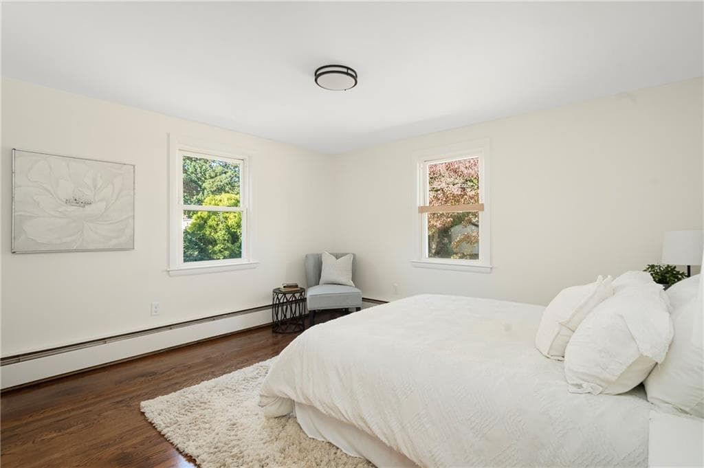 Single Family Residence at 330 Manolla Avenue, Warwick, photo 20 of 32