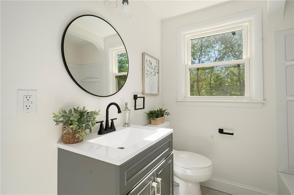 Single Family Residence at 330 Manolla Avenue, Warwick, photo 11 of 32