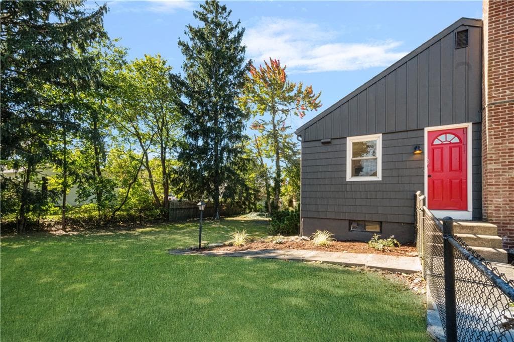 Single Family Residence at 330 Manolla Avenue, Warwick, photo 31 of 32