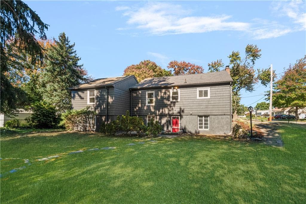 Single Family Residence at 330 Manolla Avenue, Warwick, photo 29 of 32