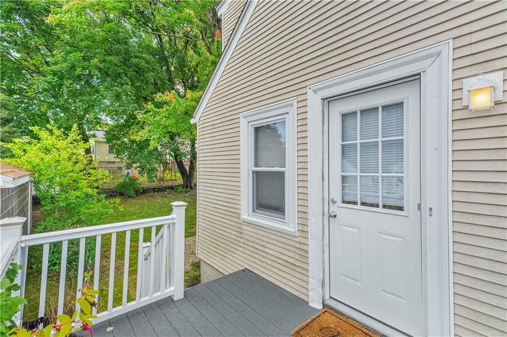 Single Family Residence at 46 Hatherly Street, North Providence, photo 5 of 38
