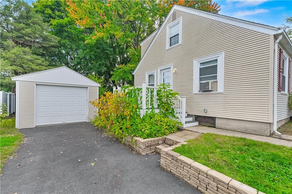 Single Family Residence at 46 Hatherly Street, North Providence, photo 4 of 38