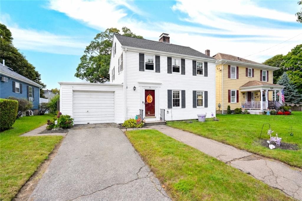 Single Family Residence at 33 linden Avenue, East Providence, photo 3 of 34