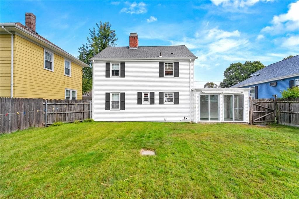 Single Family Residence at 33 linden Avenue, East Providence, photo 5 of 34