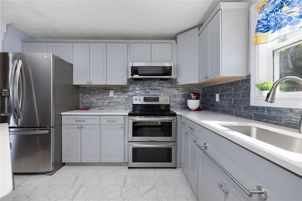 Single Family Residence at 16 Aurelia Drive, Providence, photo 5 of 32