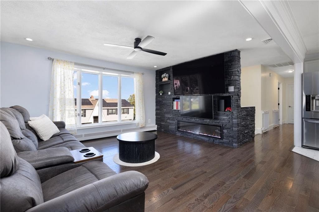 Single Family Residence at 16 Aurelia Drive, Providence, photo 10 of 32