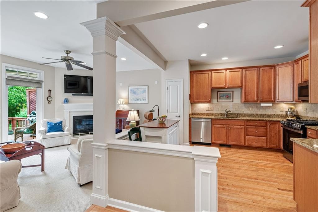 Condominium at 121 Hampton Way, South Kingstown, photo 13 of 44