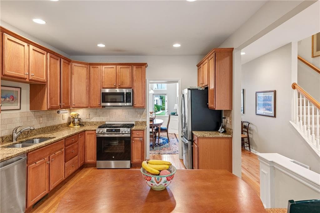 Condominium at 121 Hampton Way, South Kingstown, photo 12 of 44