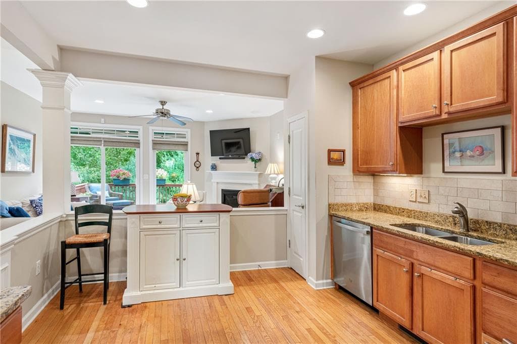 Condominium at 121 Hampton Way, South Kingstown, photo 10 of 44