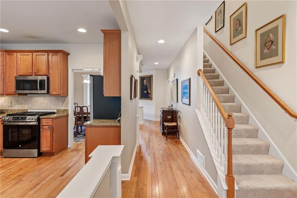 Condominium at 121 Hampton Way, South Kingstown, photo 14 of 44