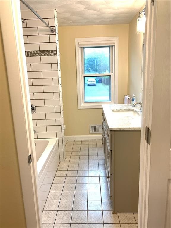 Single Family Residence at 66 Palace Avenue, Warwick, photo 16 of 42