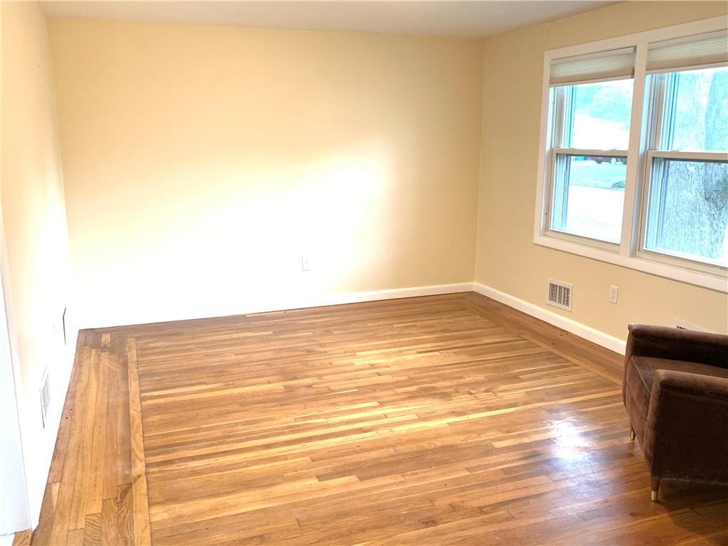 Single Family Residence at 66 Palace Avenue, Warwick, photo 12 of 42