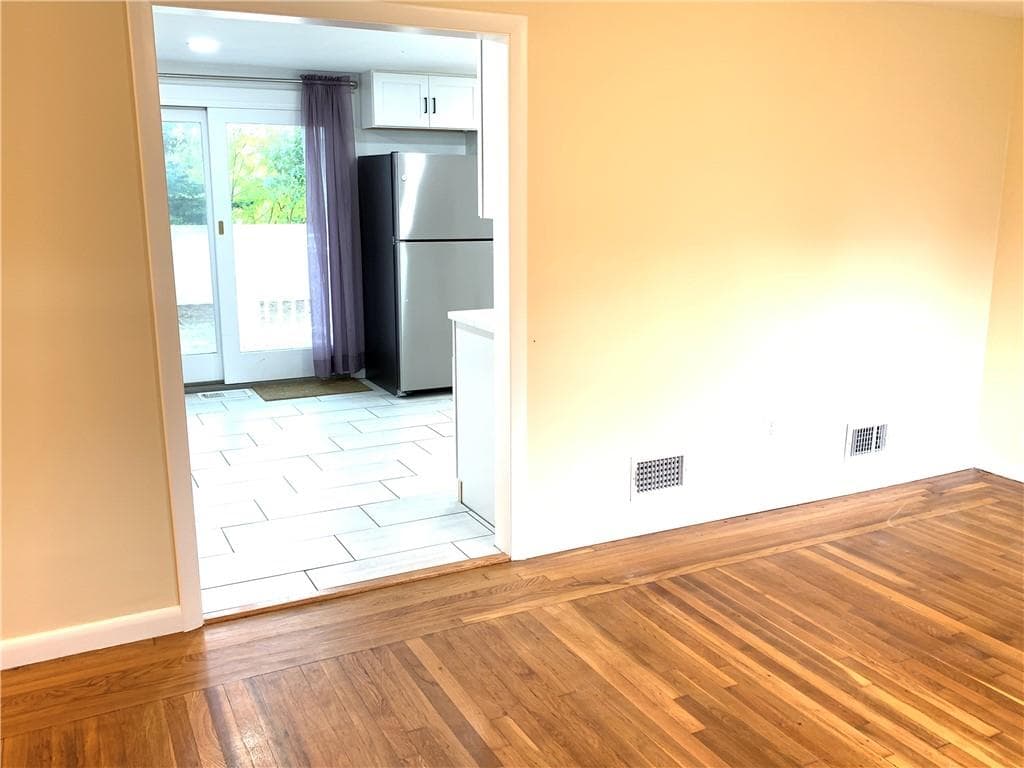 Single Family Residence at 66 Palace Avenue, Warwick, photo 15 of 42