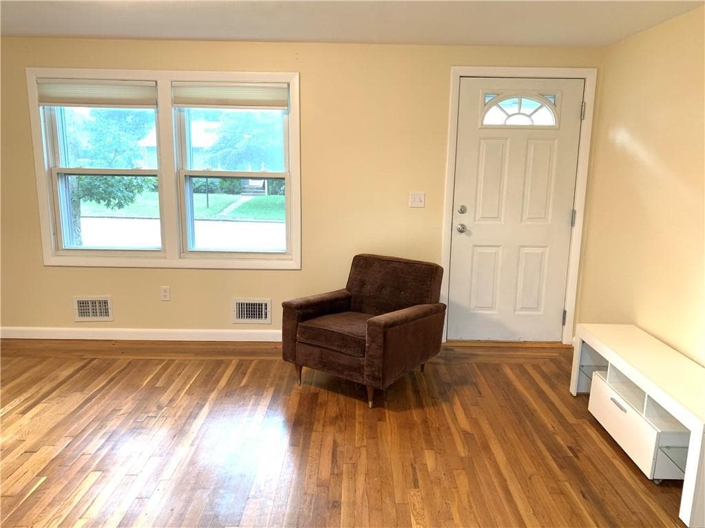 Single Family Residence at 66 Palace Avenue, Warwick, photo 11 of 42