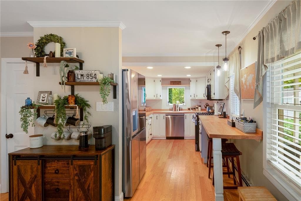 Single Family Residence at 441 Farnum Pike, Smithfield, photo 5 of 39