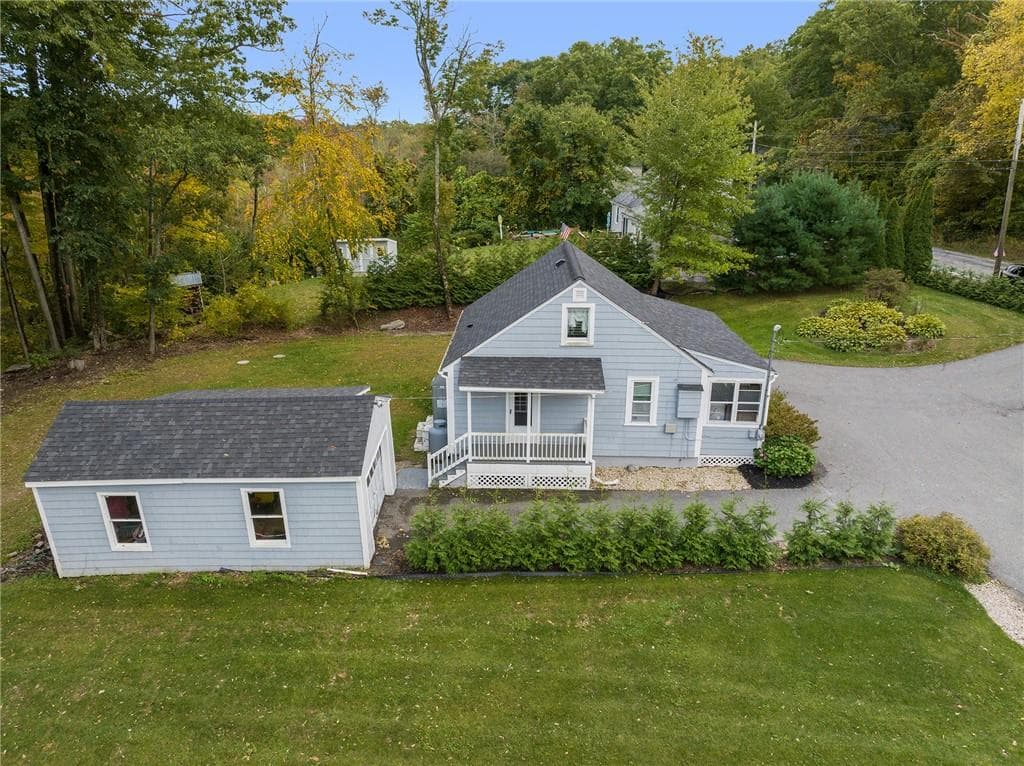 Single Family Residence at 439 Farnum Pike, Smithfield, photo 23 of 31