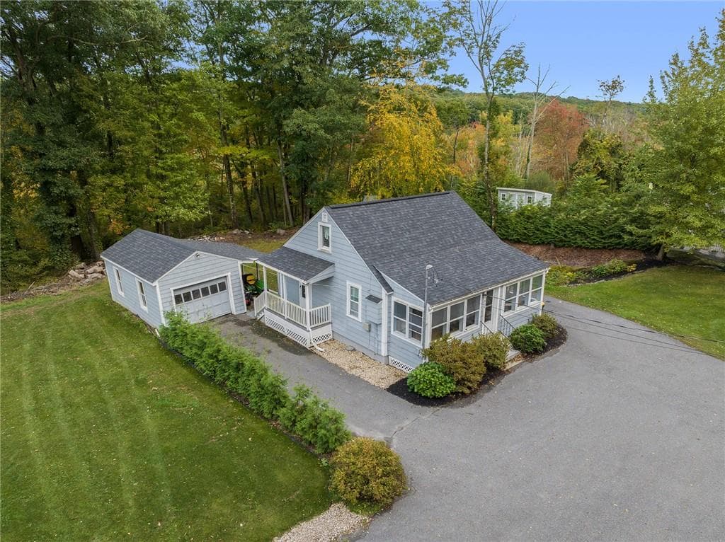Single Family Residence at 439 Farnum Pike, Smithfield, photo 2 of 31