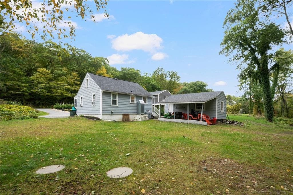 Single Family Residence at 439 Farnum Pike, Smithfield, photo 24 of 31