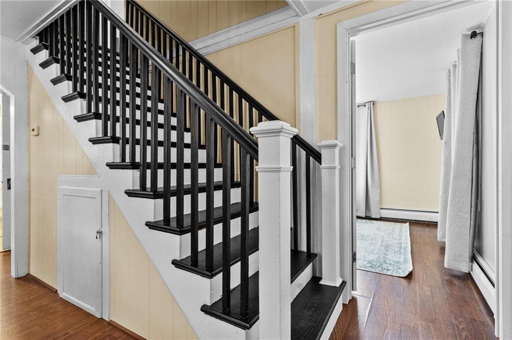 Single Family Residence at 439 Farnum Pike, Smithfield, photo 18 of 31