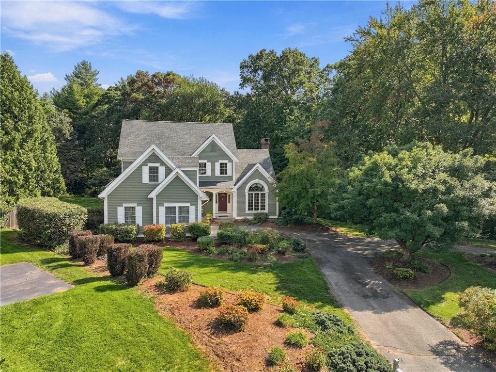 Single Family Residence at 1 Gladding Drive, Cumberland, photo 4 of 45
