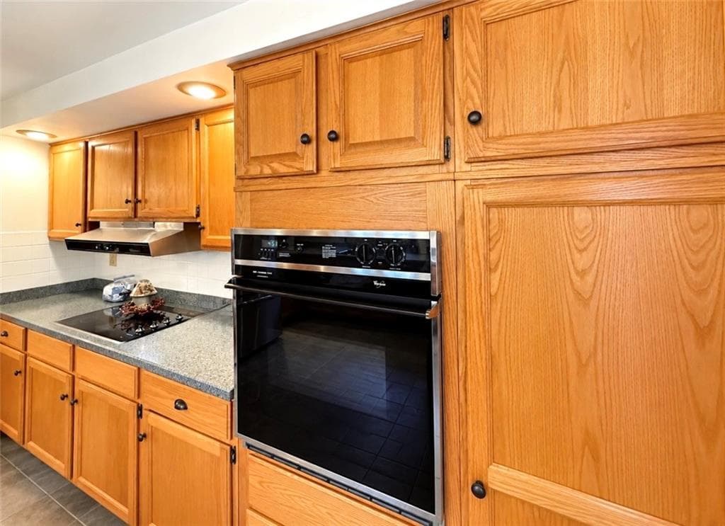 Single Family Residence at 8 Woodcrest Drive, Cumberland, photo 13 of 40