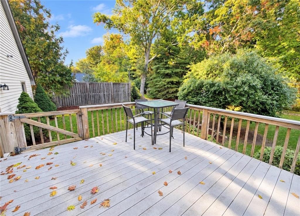 Single Family Residence at 8 Woodcrest Drive, Cumberland, photo 17 of 40