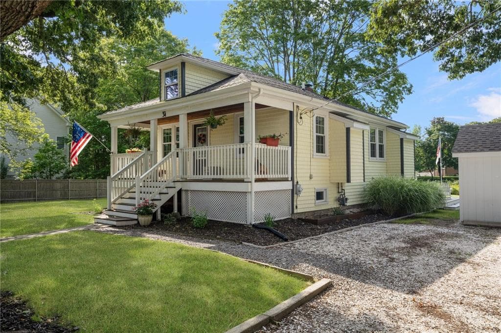 Single Family Residence at 34 Wuddall Avenue, Warwick, photo 37 of 46
