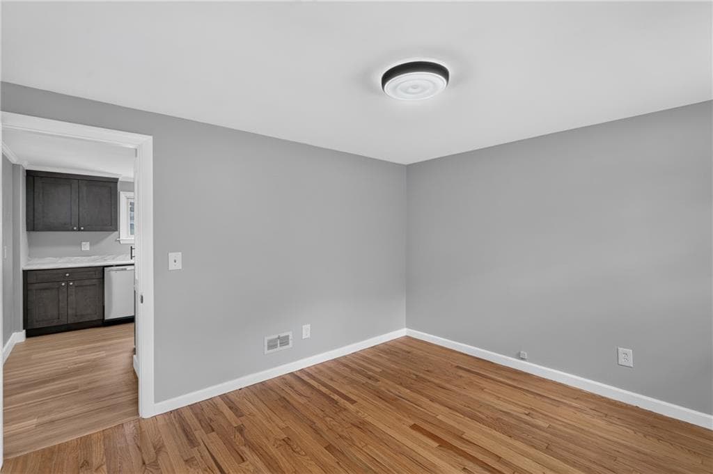 Single Family Residence at 59 Graybar Road, Warwick, photo 15 of 28